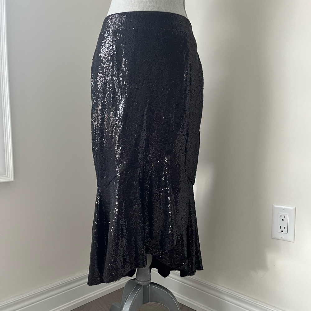 Black sequin fitted- flare trumpet midi skirt. Very flattering only worn once! - Picture 6 of 9